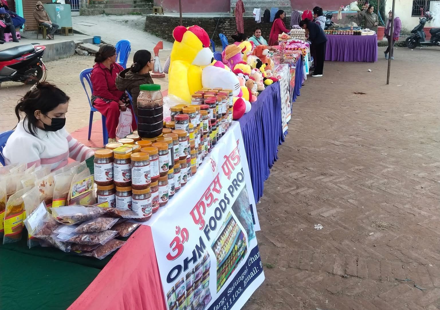 थानकोट चेकपोष्टमा शुक्रबारबाट सुरु भएको स्थानीय हाट बजार आजपनि जारी रहने