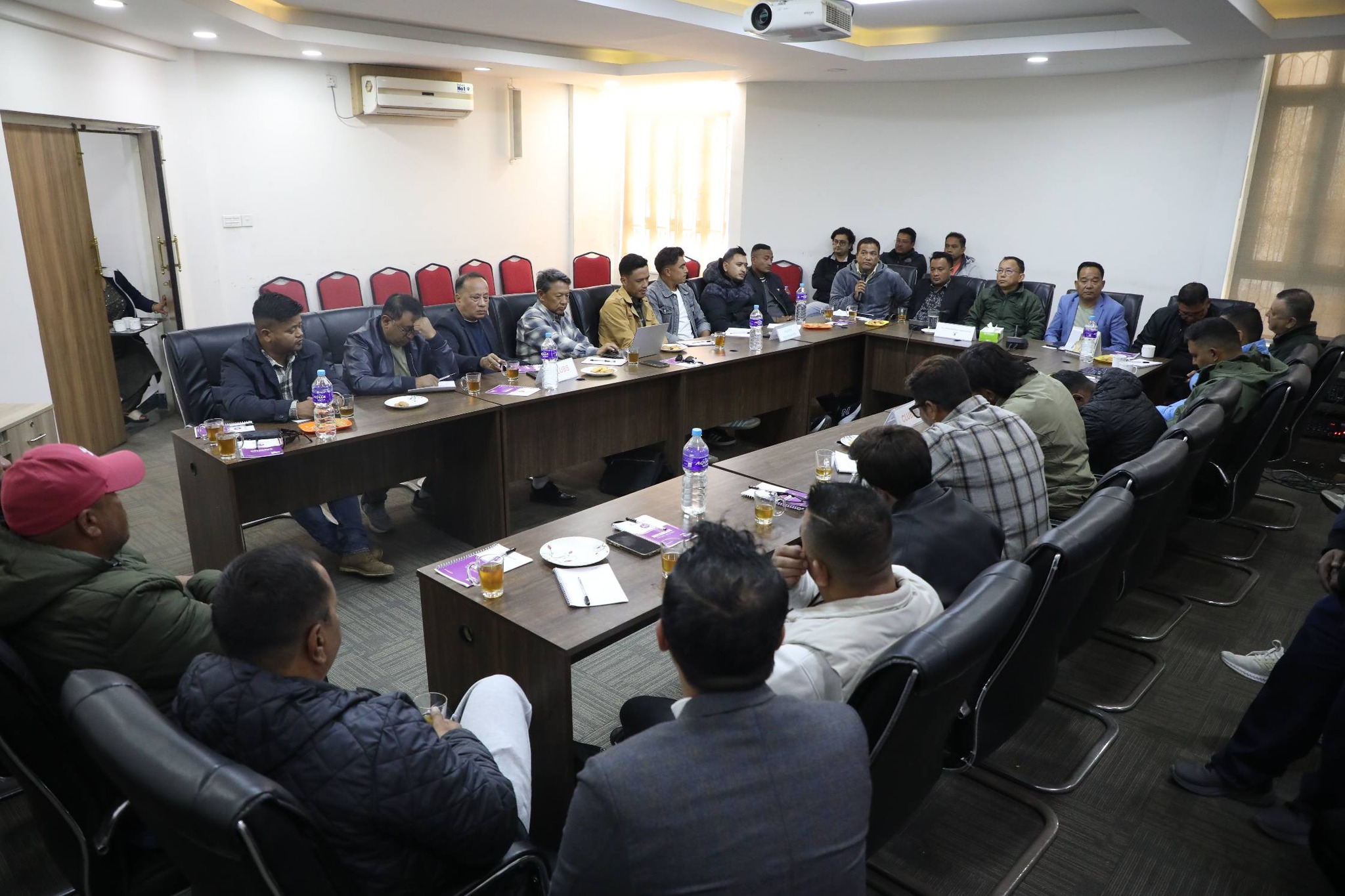 ए डिभिजन लिगबारे एन्फामा त्रिपक्षीय छलफल