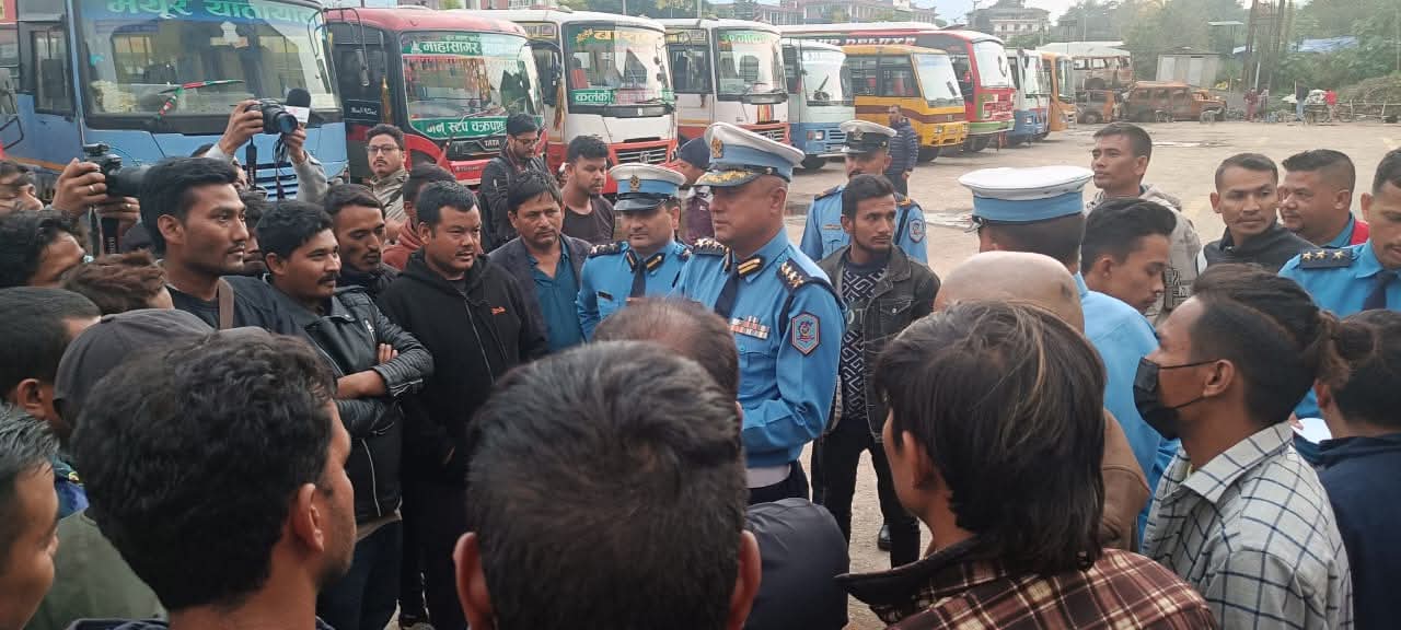 धुवाँ पुत्पुताउँदै दाैडने ३७ वटा सवारीसाधन ट्राफिक प्रहरीको नियन्त्रणमा