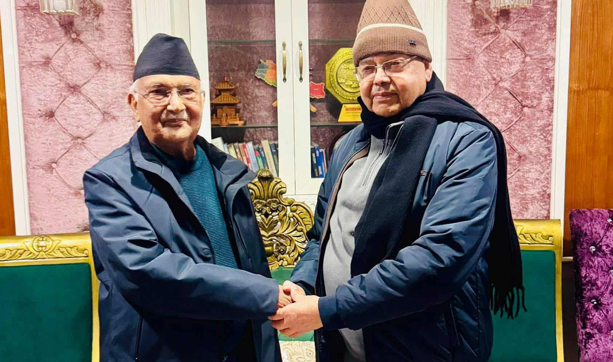केपी ओली र झलनाथ खनालबीच मध्यरातमा भेट