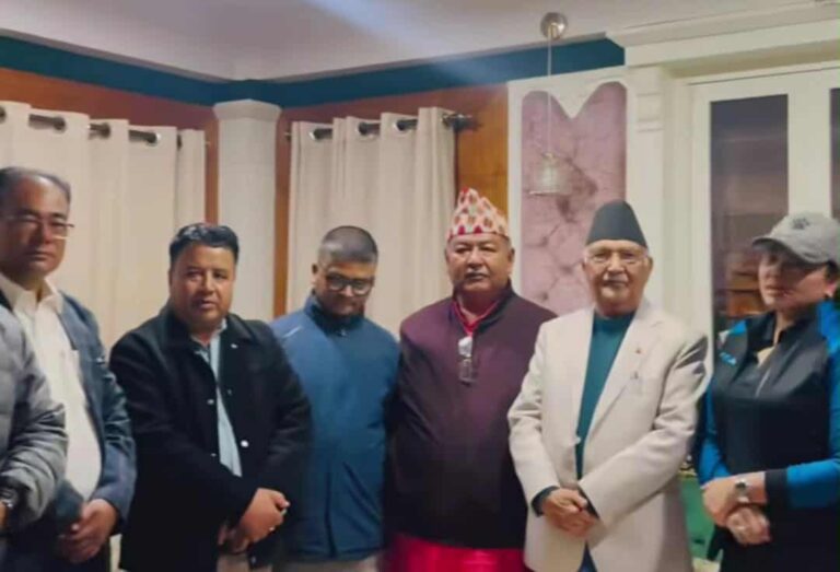 एमाले अध्यक्ष केपी ओलीलाई भेट्न गुण्डु पुगे रामकुमारी झाँक्री, किसान श्रेष्ठसहितका नेता