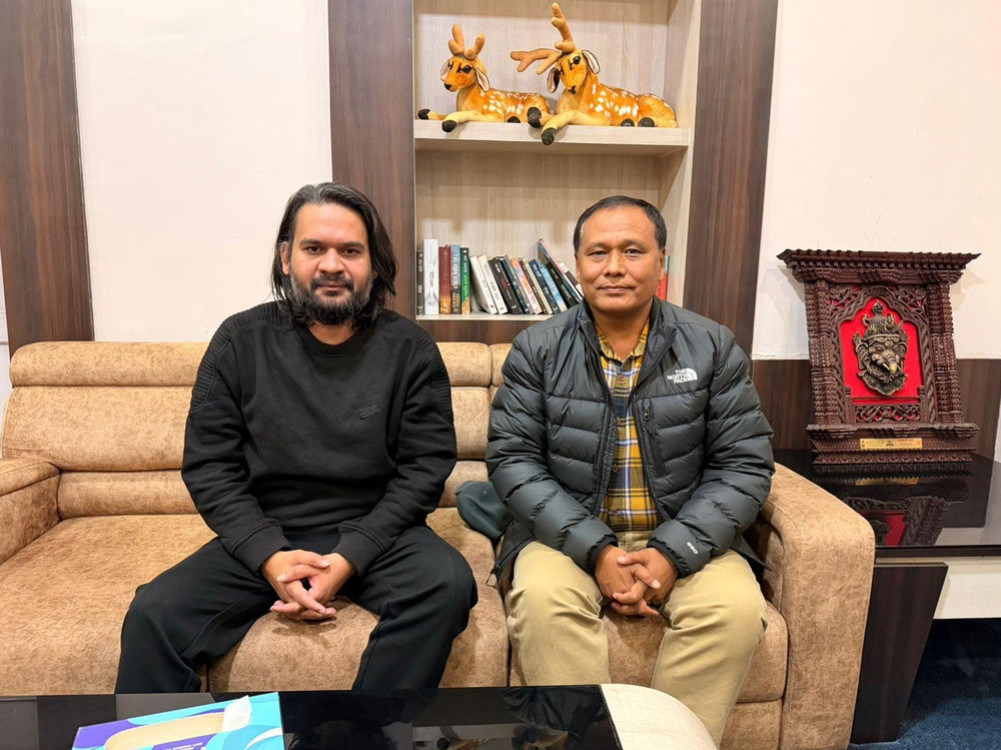 चर्चामा मन्त्री घिसिङ र मेयर बालेनको फोटो