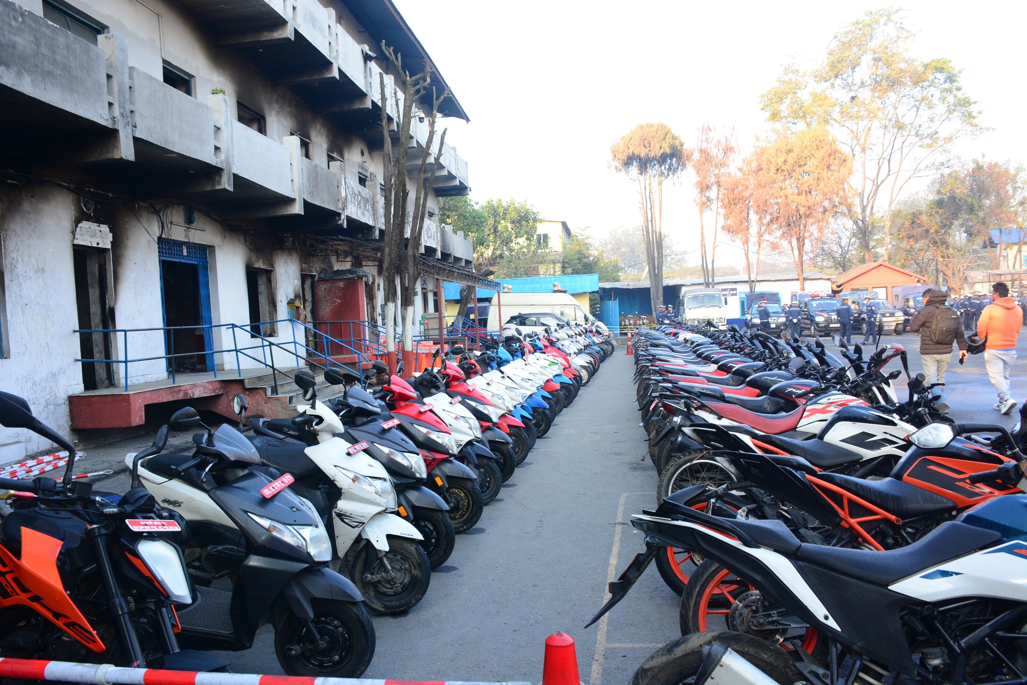 थानकोट क्षेत्रबाट भेटिएको सहितका ६० थान स्कुटर र मोटरसाइकल धनीलाई हस्तान्तरण