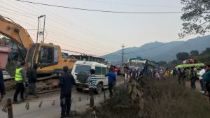 धादिङको चालिसे भयानक सडक दुर्घटना, २ जनाको मृत्यु, दर्जनौं यात्रु घाइते