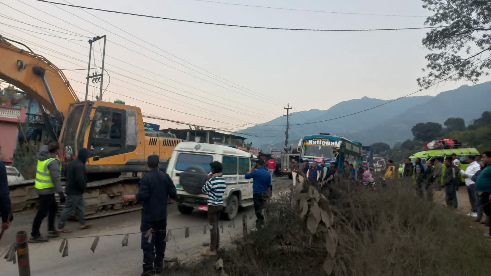 धादिङको चालिसेमा भयानक सडक दुर्घटना, २ जनाको मृत्यु, दर्जनौं यात्रु घाइते