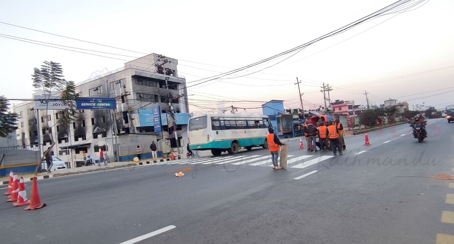 कलंकी-नागढुङ्गा सडकमा रोड मार्किङ कार्य तिव्र