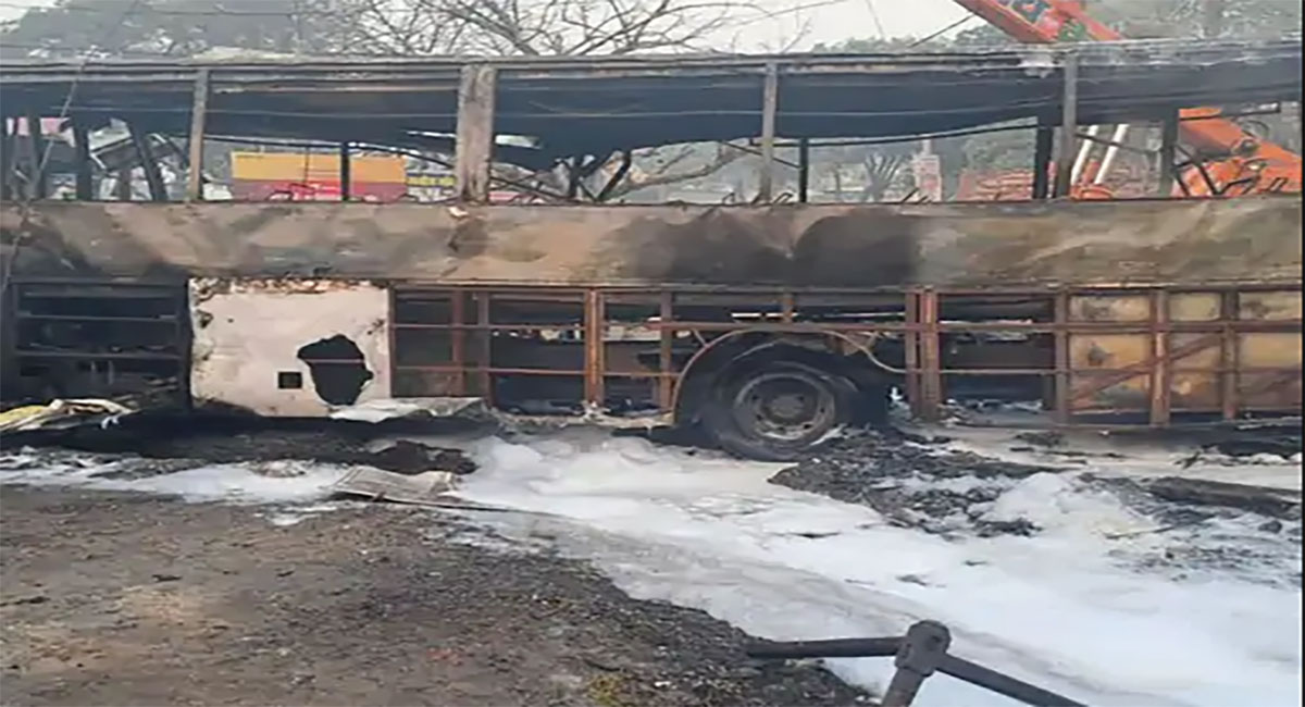 भारतको उत्तर प्रदेशमा यात्रु बसमा भीषण आगलागी, अधिकांश यात्रु नेपाली