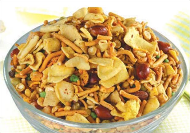 चन्द्रागिरिबासीले मुख मिठ्याउँदै खाने गरेको दालमोठ गुणस्तरहीन भएको पुष्टि, २६ सय प्याकेट नष्ट गरियो