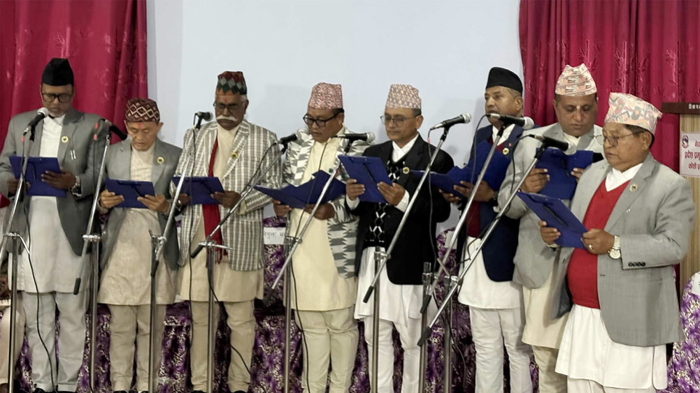 कोशीमा दुई राज्य मन्त्रीसहित १० मन्त्रीले लिए शपथ