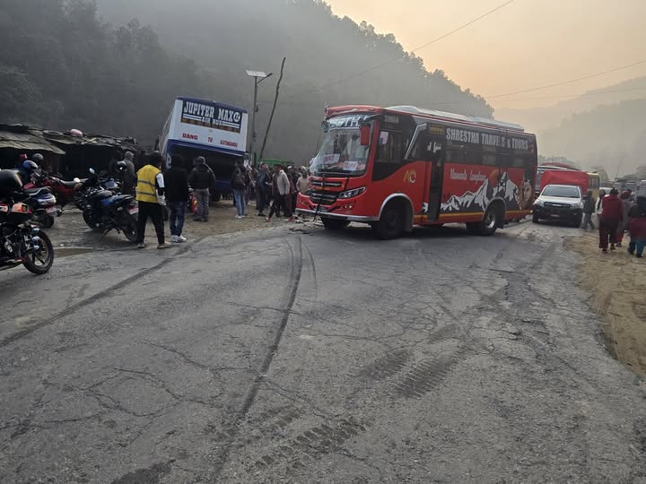 महादेवबेसीनजिकै यात्रु बस ठोक्किए, कम्तीमा १* जनाको मृत्यु