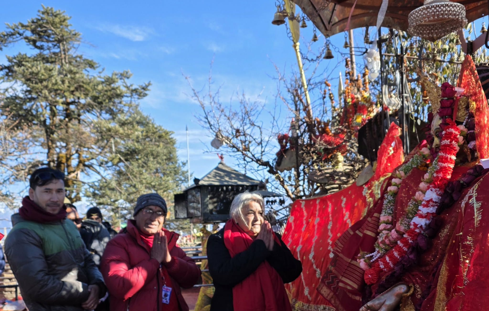 प्रधानमन्त्री सुशीला कार्कीद्वारा ताप्लेजुङस्थित पाथीभरा मन्दिर दर्शन