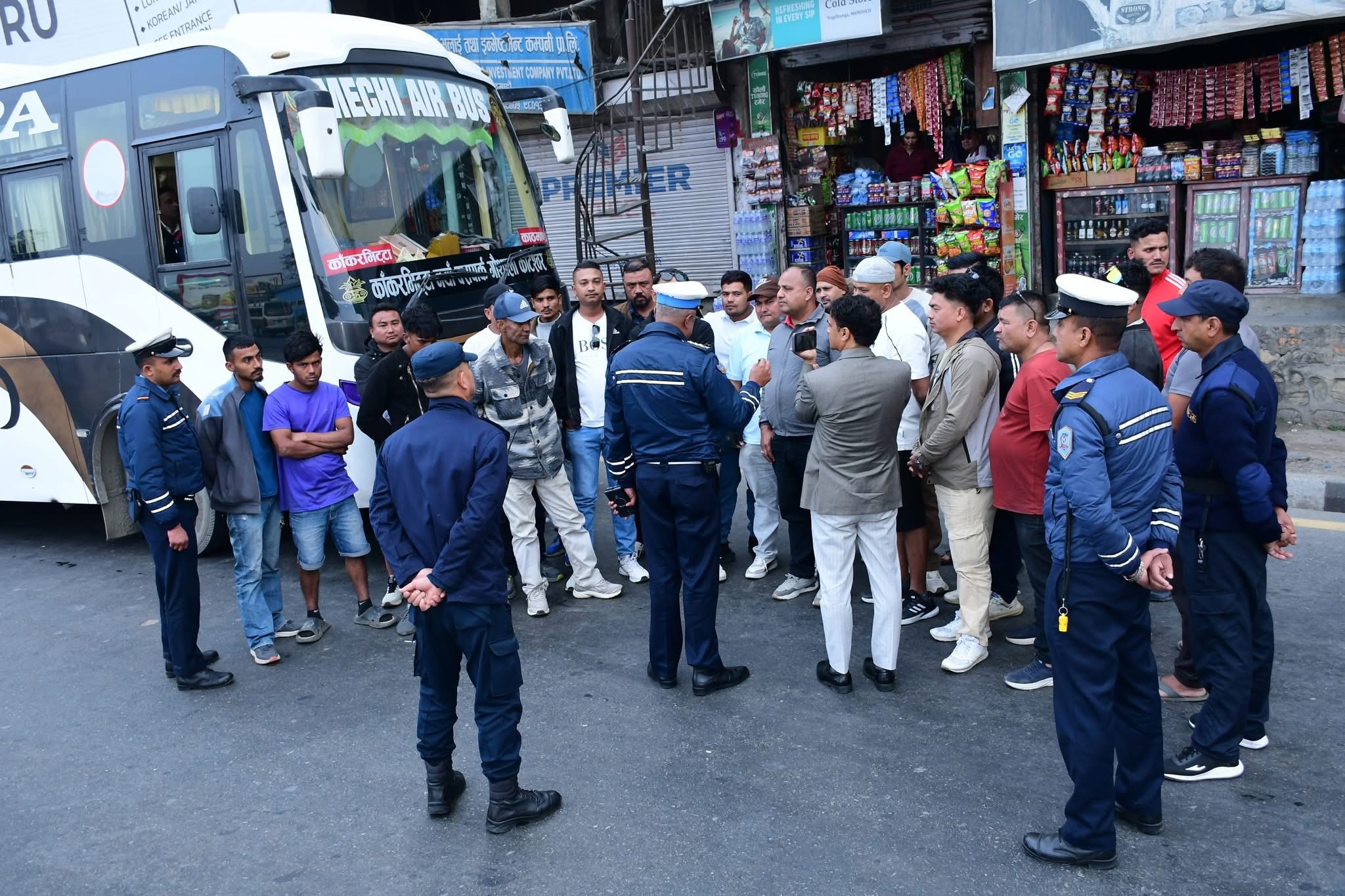 नागढुङ्गा नाकामा काठमाडाैं भ्याली ट्राफिक प्रमुख