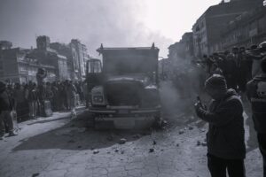 कानुनभन्दा माथि कोही छैनः बनेपामा दुर्घटना गराएको टिपरमा आगजनी गर्ने १३ जना पक्राउ