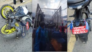 चेकपोष्ट दाउराडिपोमा हेर्नै नसकिने सडक दुर्घटना, स्थानीयले ट्रकमा राखे दुवै मोटरसाइकल