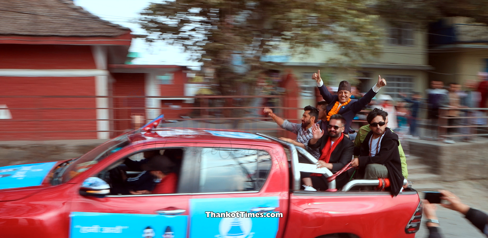 चन्द्रागिरिमा रास्वपाको घण्टी अभिवादन, चस्माको धुलो पुछ्न नपाउँदै बालेनको मोटर हुँइकियो !