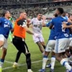 एकै खेलमा २३ खेलाडीलाई रातो कार्ड