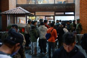 विमानस्थल पुगेका तीन हजार जना यात्रु काठमाडौँमा रोकिए