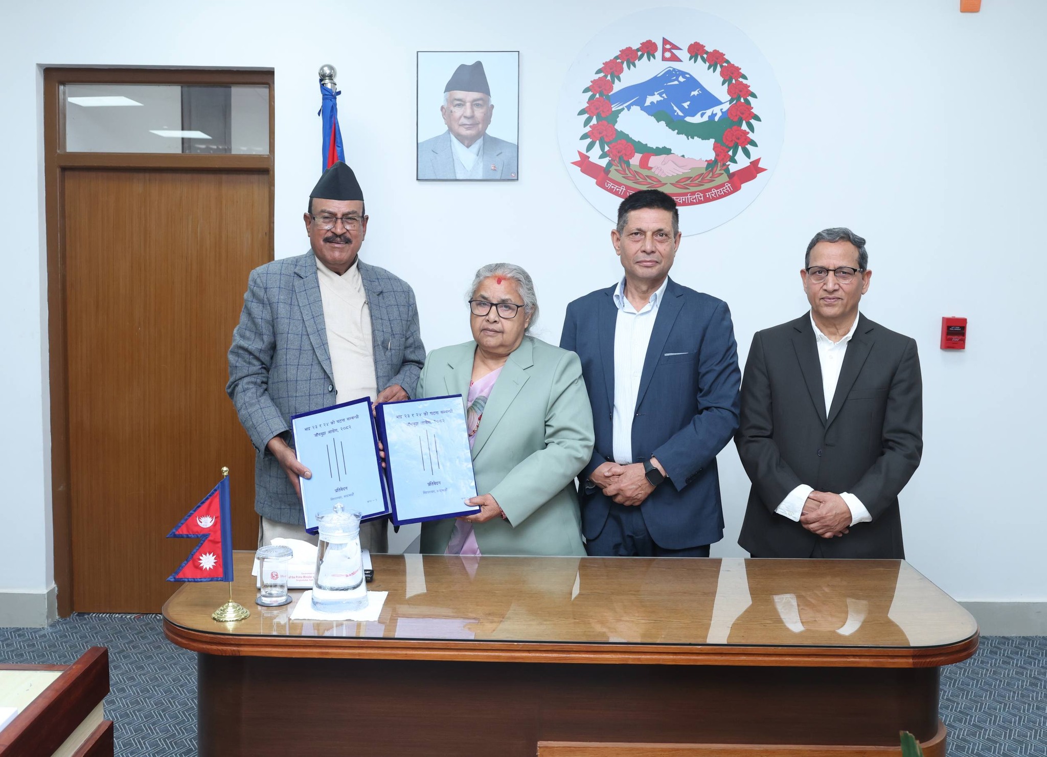 भदाै २३ र २४ गते घटनाको जाँचबुझ आयाेगले प्रधानमन्त्रीलाई प्रतिवेदन बुझायाे