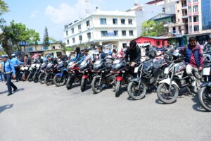 थानकोट लगायतका स्थानमा भेटिएका ५० थान दुई पाङ्ग्रे सवारी धनीलाई फिर्ता गरियो