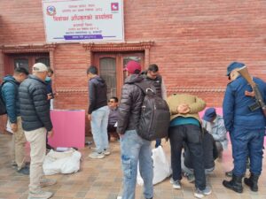 काठमाडौंका मतदान केन्द्रमा पठाउन थालियो मतदान सामग्री