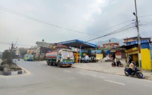 इन्धन अभावको हल्लाले काठमाडाैंका पेट्रोल पम्पमा भीड, चन्द्रागिरिको अवस्था सामान्य (भिडियो)