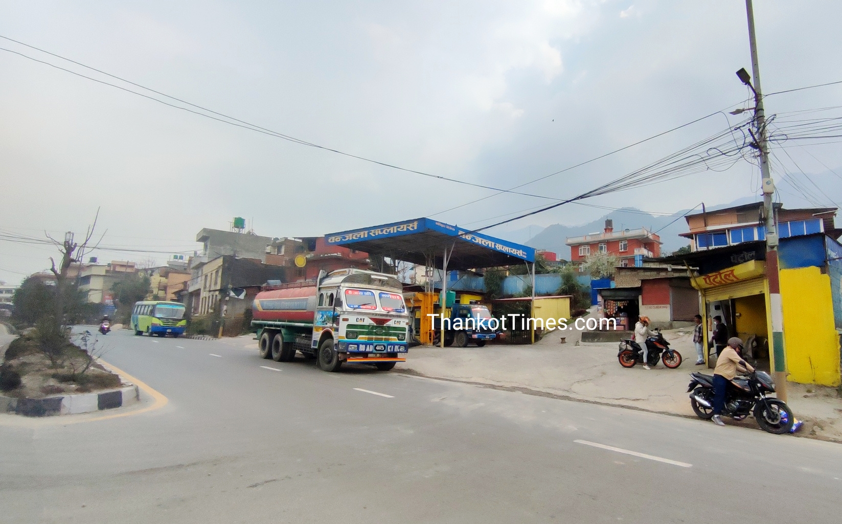 इन्धन अभावको हल्लाले काठमाडाैंका पेट्रोल पम्पमा भीड, चन्द्रागिरिको अवस्था सामान्य (भिडियो)