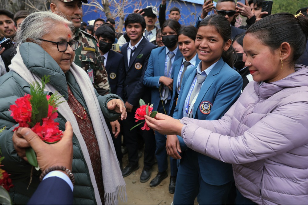 प्रधानमन्त्री कार्कीद्वारा कर्णाली प्राविधिक शिक्षालयको अवलोकन