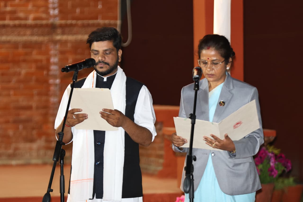 नवनियुक्त दुईजना मन्त्रीले लिए शपथ