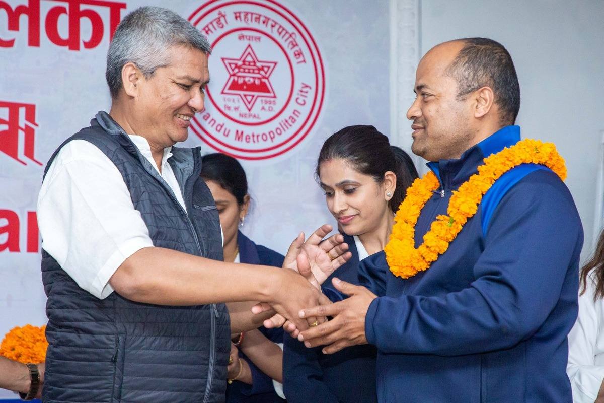 प्रशिक्षक महर्जनलाई काठमाडाैं महानगरको सम्मान