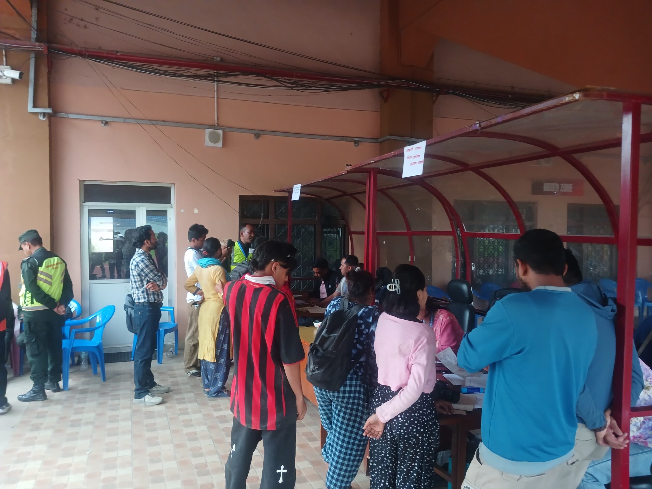 सुकुम्बासी बस्तीमा डोजरः चार परिवारलाई कीर्तिपुर पठाइयो