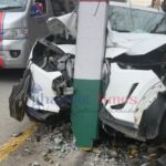 सतुङ्गलमा आङ नै सिरिङ्ग हुने सवारी दुर्घटना, एउटा कारले  पैदल यात्रु र खम्बालाई ठक्कर दिएपछि…….