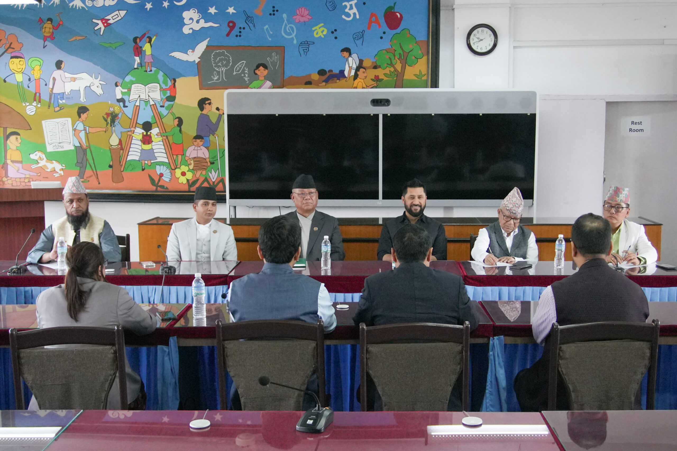 सर्वदलीय बैठक निष्कर्षविहीन, संसद अवरोध कायमै राख्ने विपक्षीको निर्णय