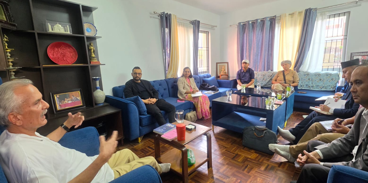 ‘संविधान संशोधन बहस पत्र’: प्रधानमन्त्रीका सल्लाहकारले भेटे पूर्व प्रधानमन्त्री भट्टराई