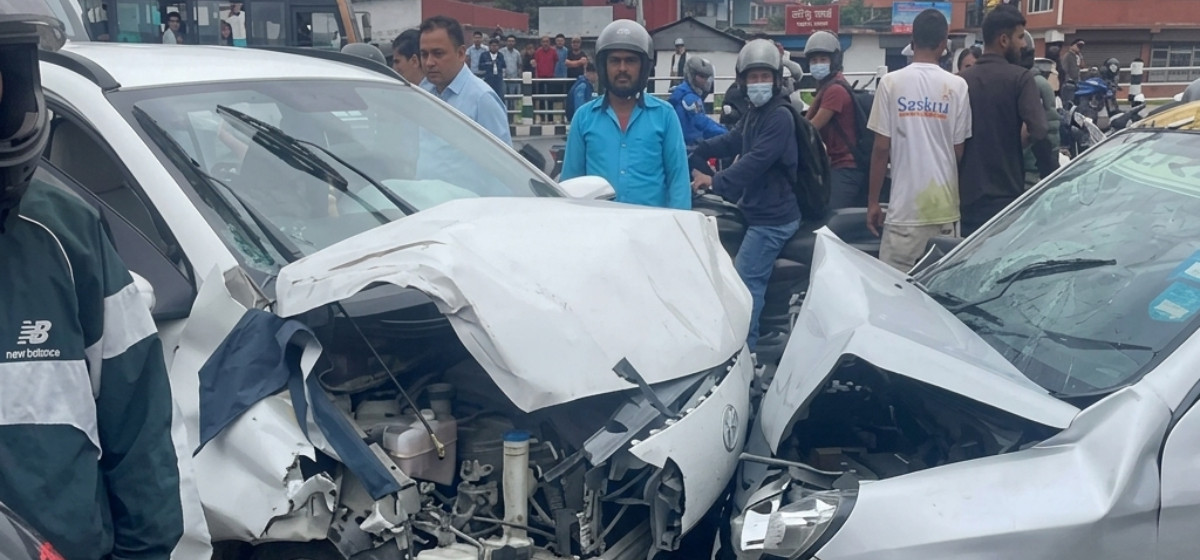 महाराजगञ्जमा ५ वटा सवारी एक आपसमा ठोक्किँदा थानकोटकी एकजना महिलासहित १० जना घाइते