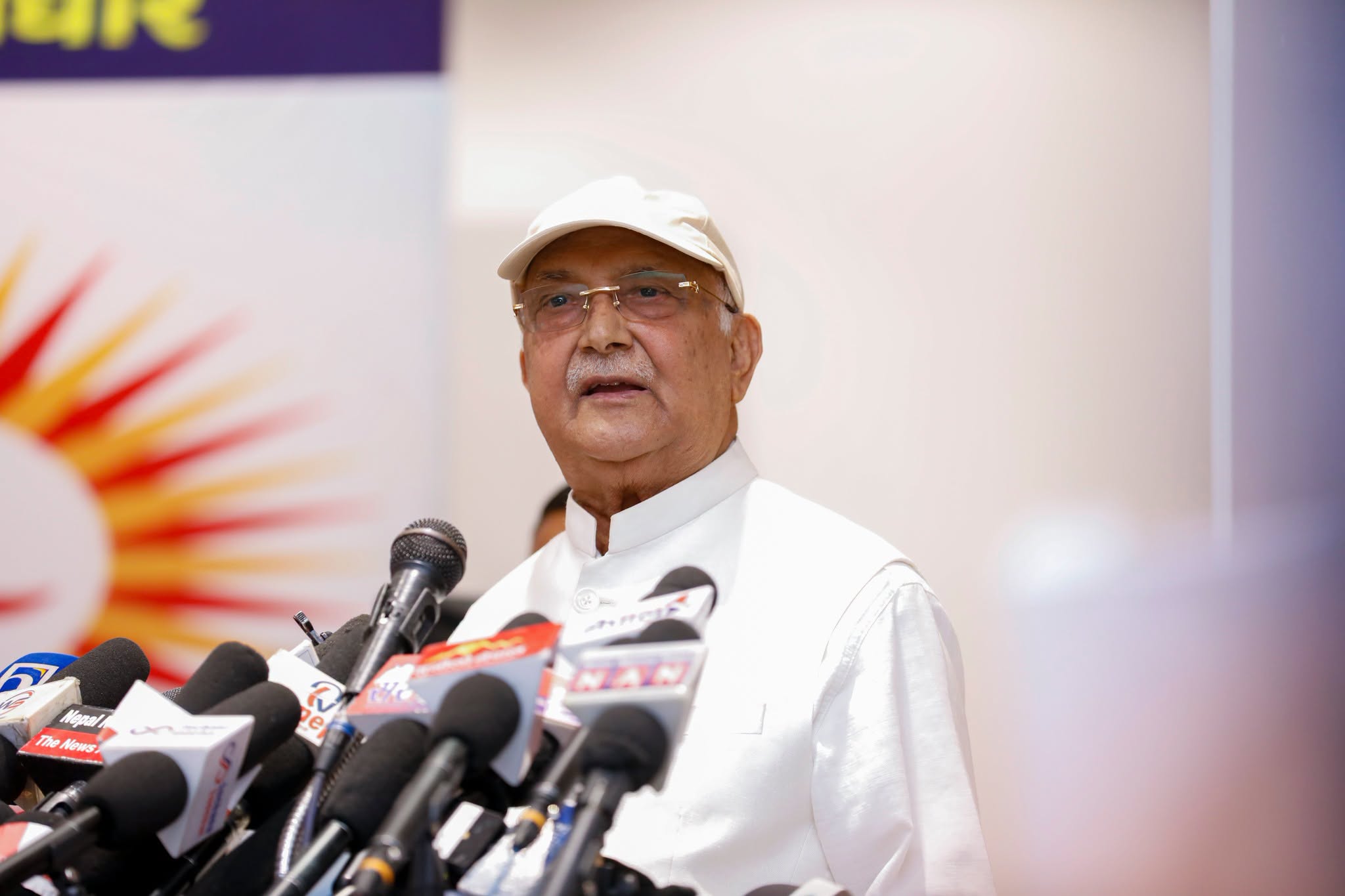 ‘पार्टी एकता हुँदैन, भ्रममा नपर्नू’- केपी ओली