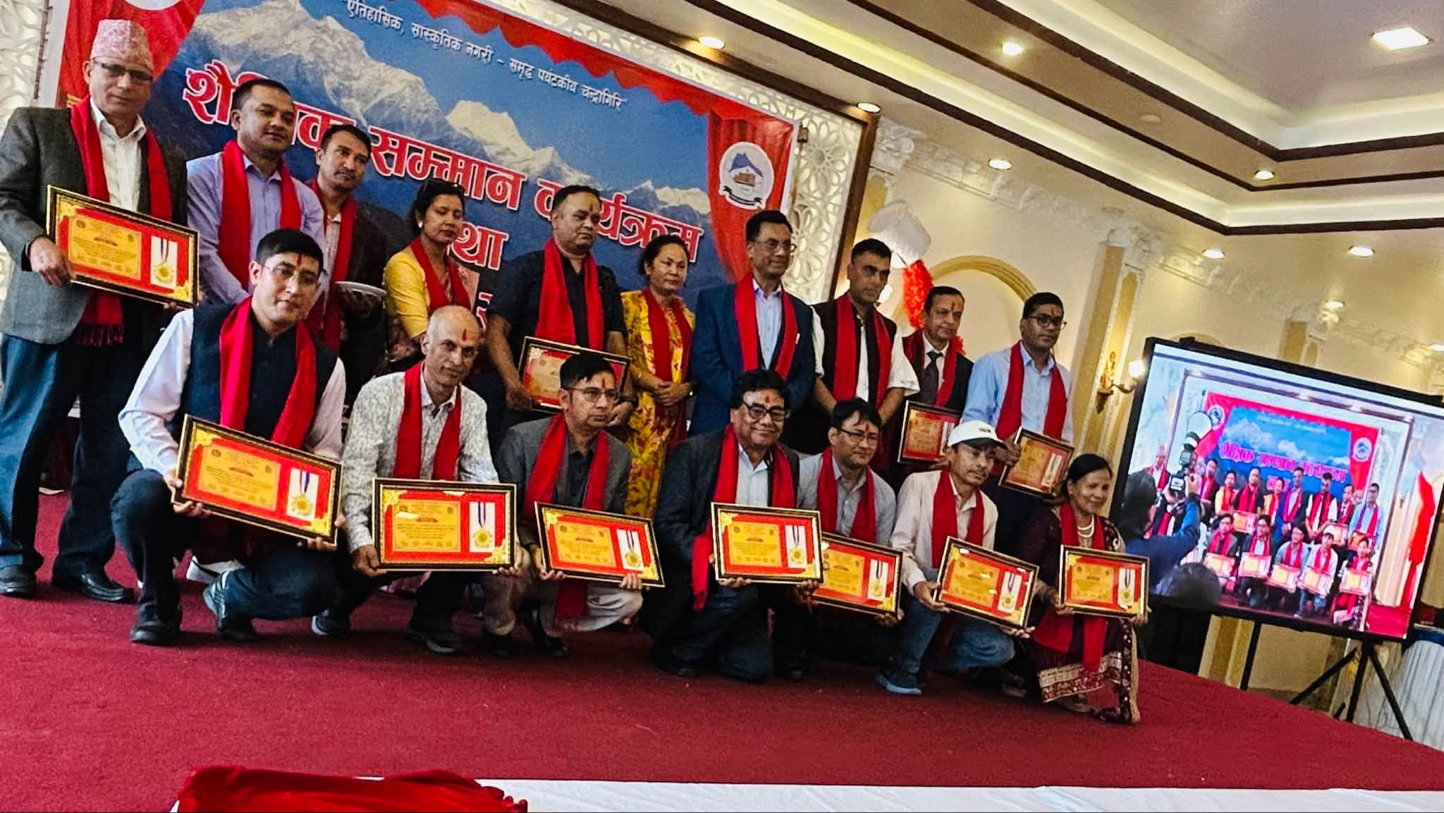 विद्यावारिधि उपाधि हासिल गरेका १५ जना व्यक्तित्वलाई चन्द्रागिरि नगरको सम्मान