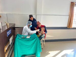 मातातिर्थ आयुर्वेद तथा वैकल्पिक चिकित्सालयमा २१० जना बालबालिकालाई स्वर्णविन्दु खुवाइयो