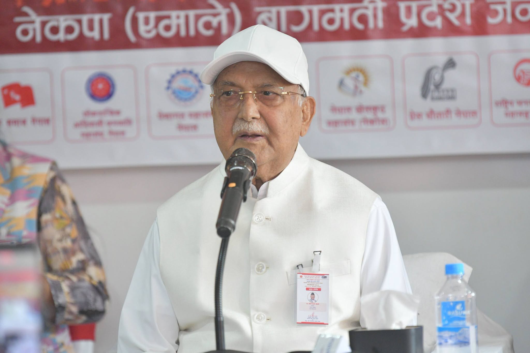 वर्तमान सरकारलाई लक्षित गर्दै एमाले अध्यक्ष ओलीले भने- यी बारुलासँग म डराउँदिनँ