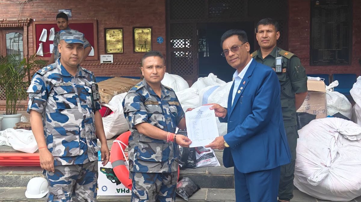 भोटेकोशी बाढीः चन्द्रागिरि नगरद्वारा उद्धार तथा औषधीजन्य सामाग्री हस्तान्तरण