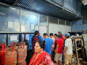 ग्यासको कालोबजारी रोक्न उपत्यकाका डिपोमा सादा पोशाकका प्रहरी परिचालन