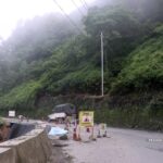 नागढुंगा ओरालोमा सडक भासिएको २२ दिन पूरा, मर्मत गर्न सामान नपाइएको भनाइ