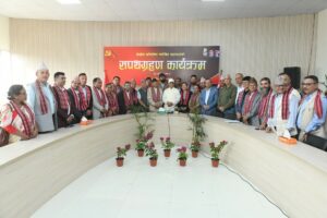 एमालेका मनोनीत केन्द्रीय सदस्यहरूले शपथ लिए
