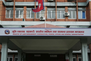 प्रमुख प्रशासकीय अधिकृत हाजिर नगराएपछि पालिकाको आर्थिक तथा प्रशासनिक अधिकार रद्द