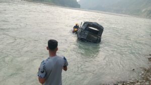 बिहानै दुर्घटनाको खबर, सुनकोशी नदीमा जीप खस्दा तीन जनाको मृत्यु, उद्धार कार्य जारी