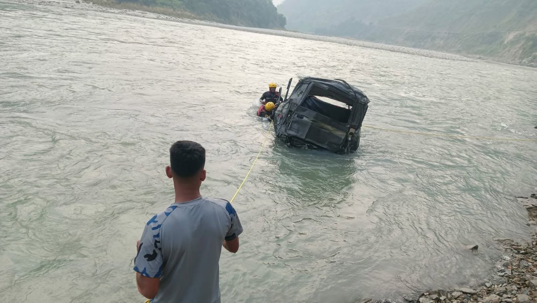 बिहानै दुर्घटनाको खबर, सुनकोशी नदीमा जीप खस्दा तीन जनाको मृत्यु, उद्धार कार्य जारी