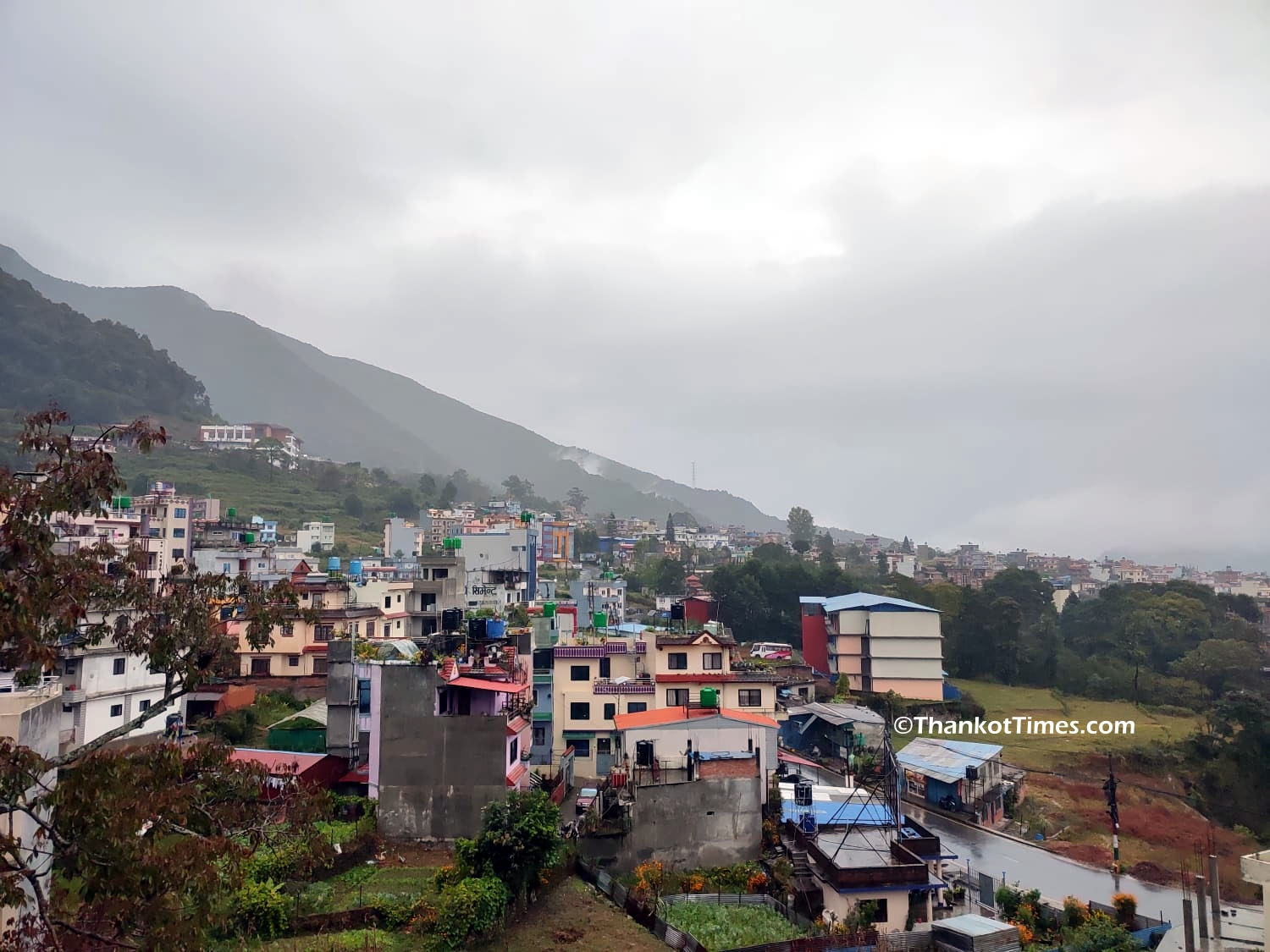 चक्रवात ‘अर्नब’को प्रभाव: चन्द्रागिरि क्षेत्रमा निरन्तर हल्का वर्षा, दिनभरको माैसम पूर्वानुमान यस्तो छ